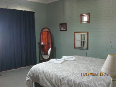 Yet another of Room 6 at the Vineyard Motel 